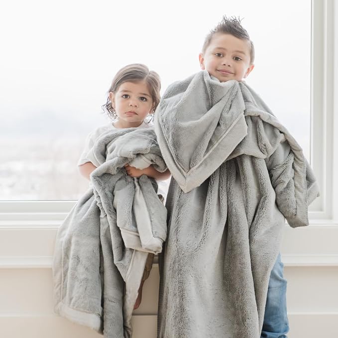 Saranoni Luxury Lush Kids Blanket | Ultra-Soft & Cozy Plush Comfy Blankets by SaranoniLuxuryBlankets