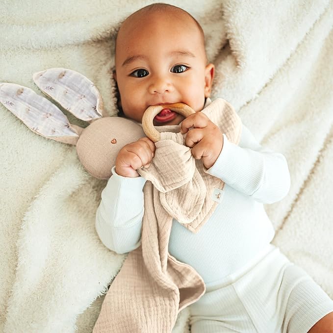 Mikito Organic Cotton Newborn Gift Box, Unisex Baby Gift Set incl. Muslin Lovey Comforter + Bandana Bib + Wooden Teether + Birth Announcement Sign